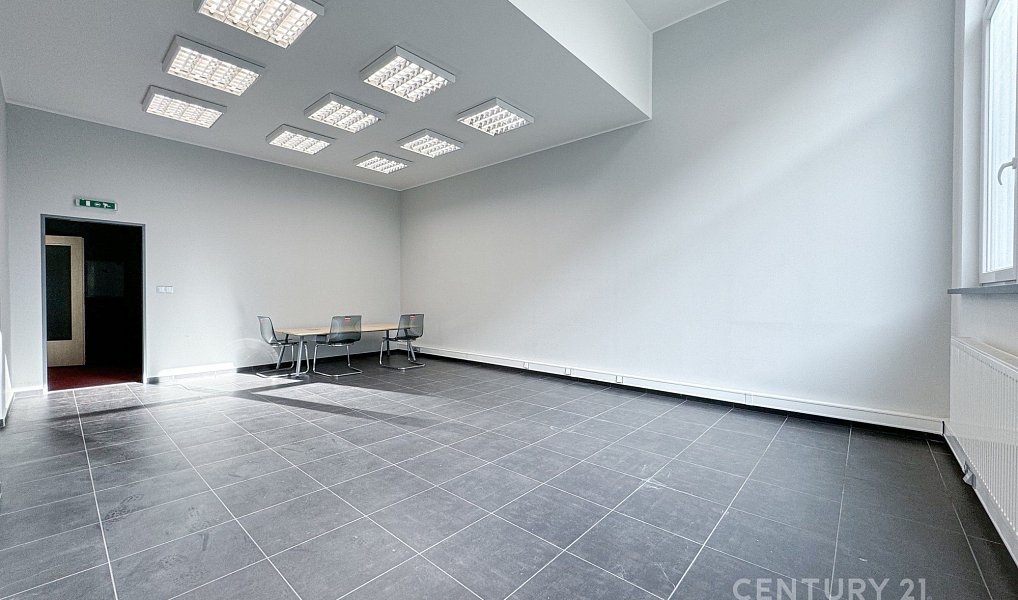 Pronájem výrobních prostor 1 920 m², Adamov – náhled fotky 14