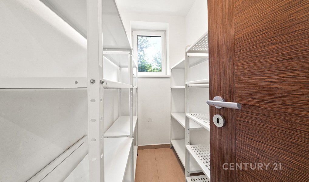 Pronájem domu 210 m² s pozemkem 1 586 m², Mukařov – náhled fotky 12