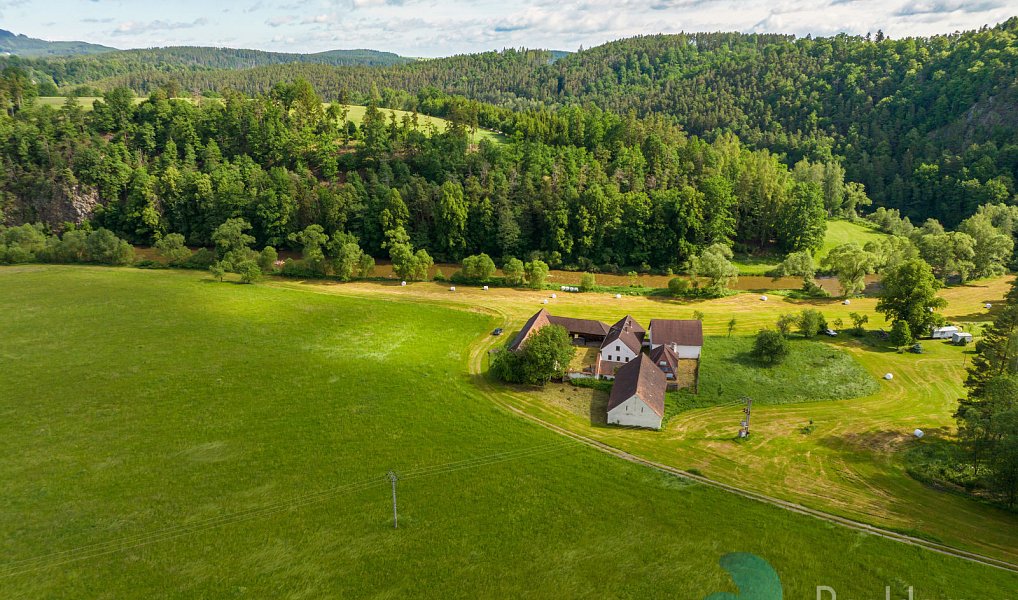 Prodej zemědělského objektu 1 300 m², Dolní Třebonín – náhled fotky 6