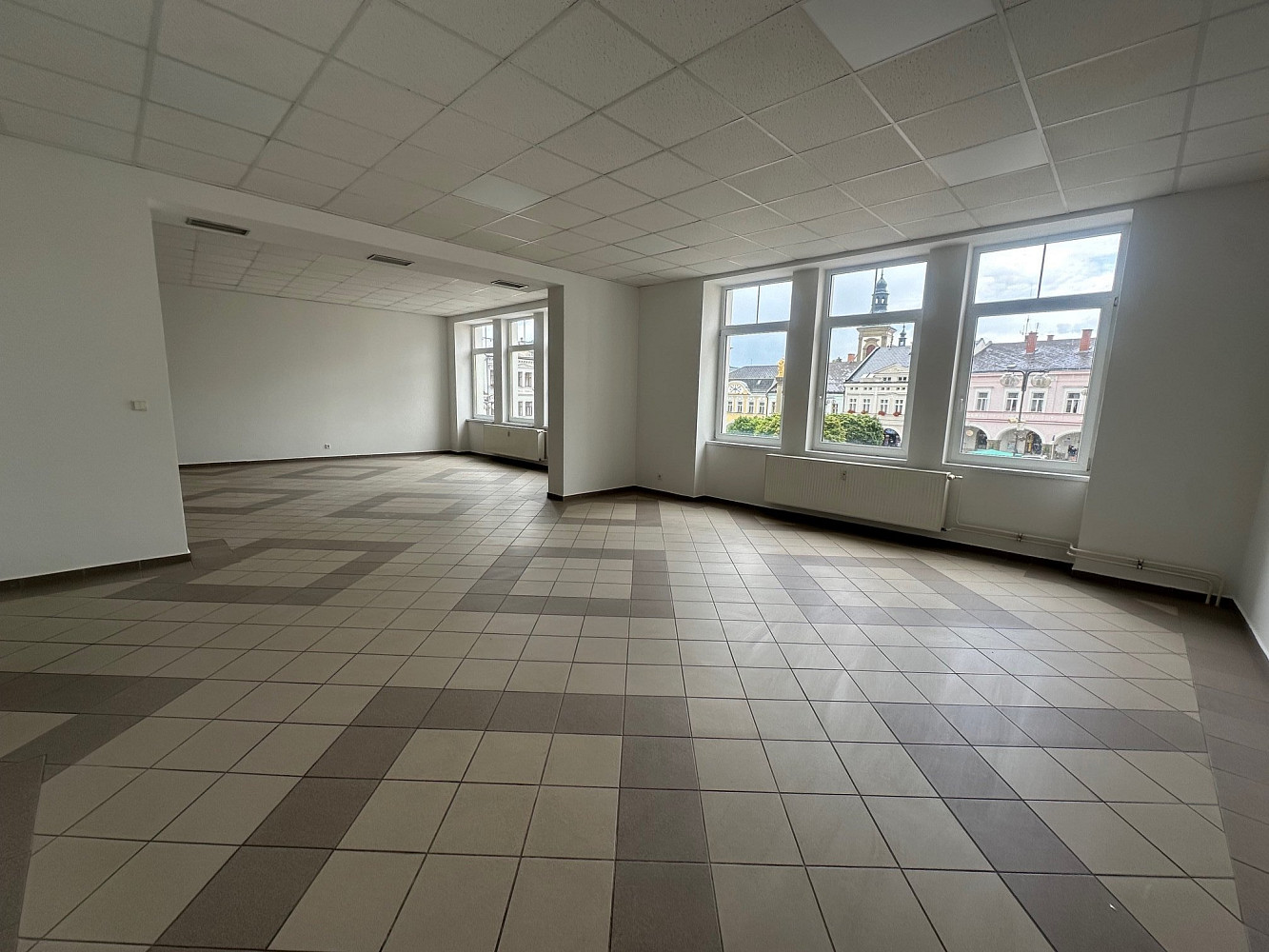 Pronájem obchodních prostor 520 m² – fotografie 3
