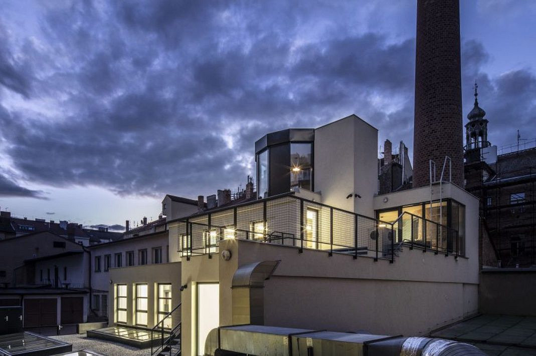 Pronájem kanceláře 492 m²
