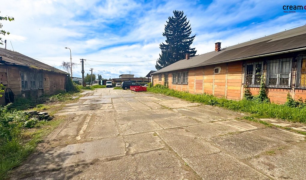 Pronájem komerčního pozemku 605 m², Zlín – náhled fotky 2