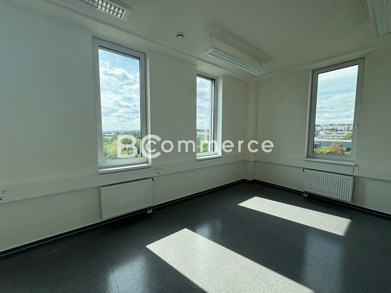 Pronájem kanceláře 21 m² – fotografie 2