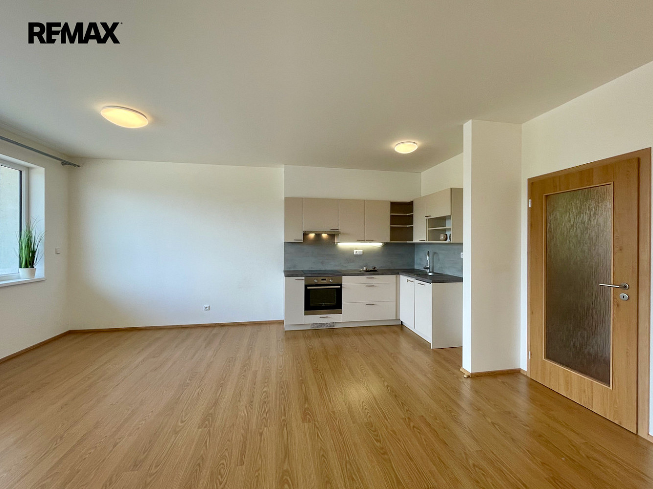 Pronájem bytu 2+kk 81 m² — photo 2