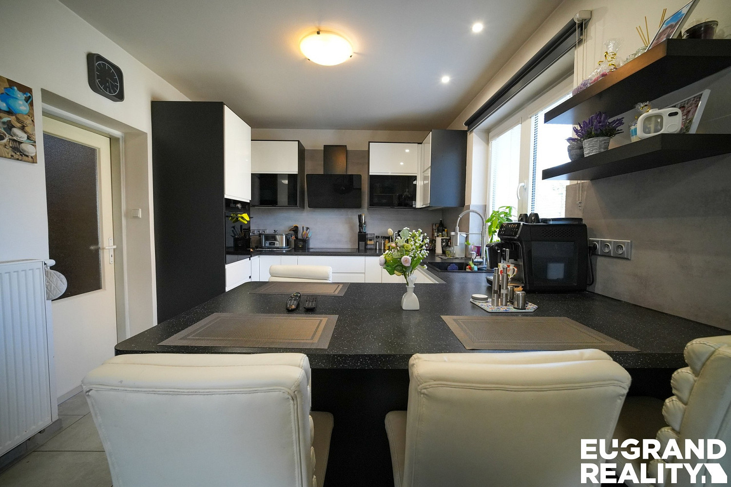 Prodej domu 216 m² s pozemkem 632 m² – fotografie 2