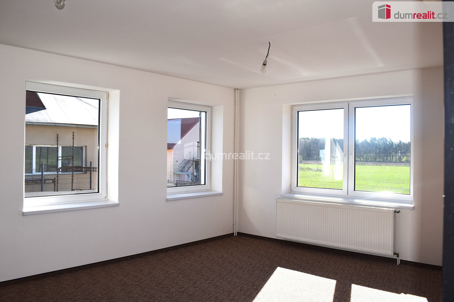Pronájem obchodních prostor 99 m²
