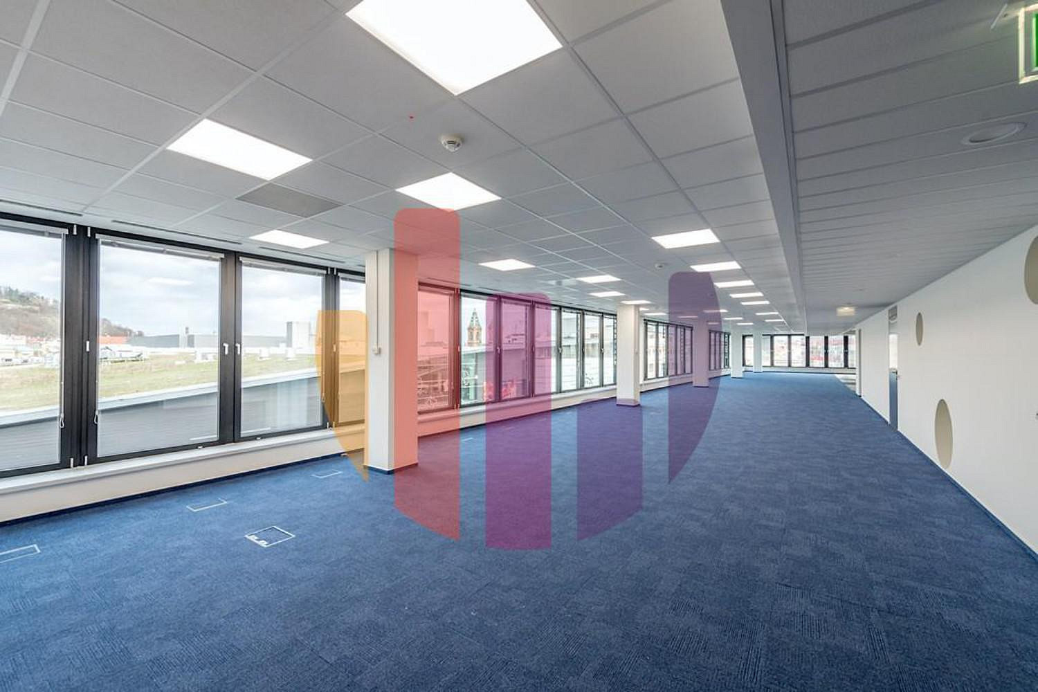 Pronájem kanceláře 375 m² — photo 3