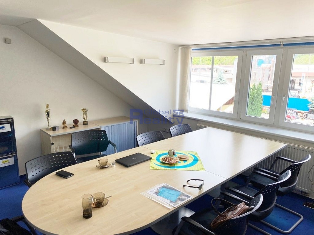 Prodej výrobních prostor 980 m² – pohled 4