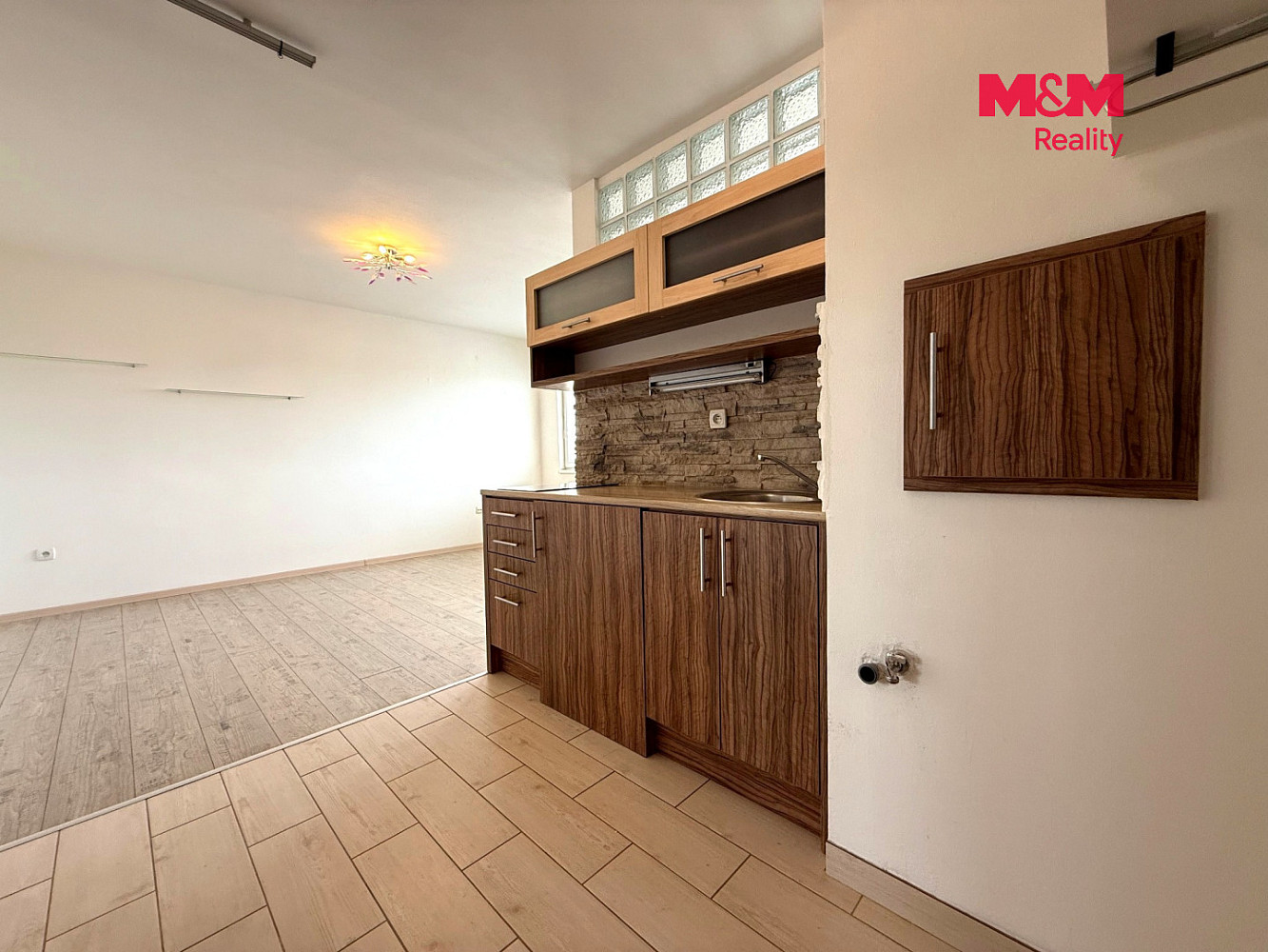 Pronájem bytu 1+kk 28 m² – fotografie 2