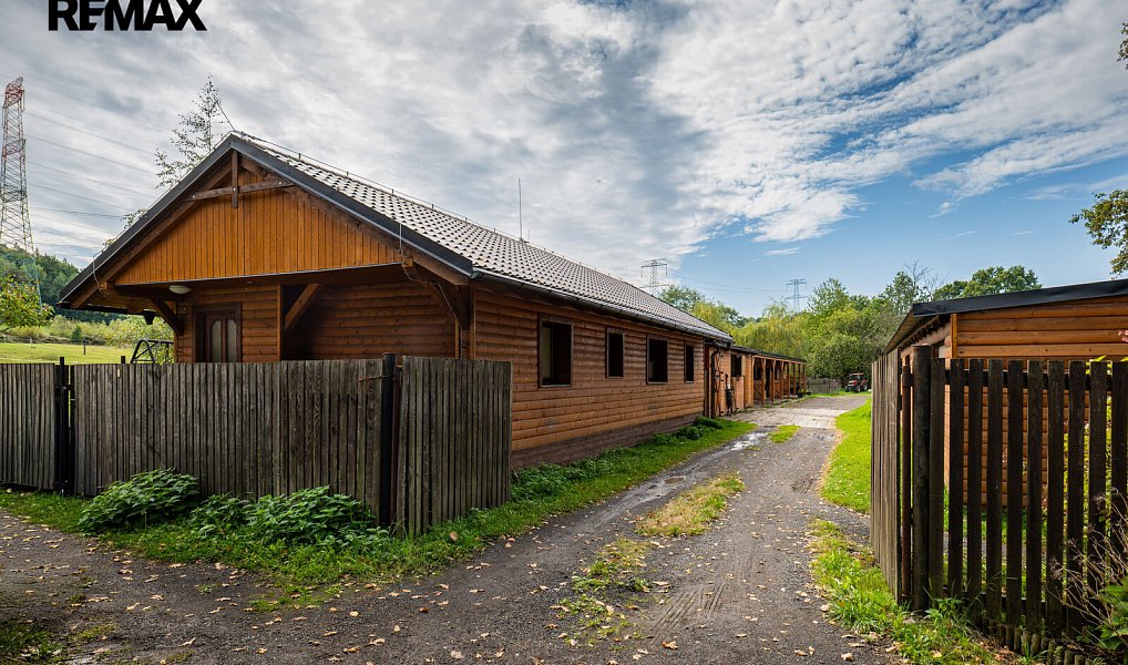 Prodej zemědělského objektu 2 400 m², Baška – náhled fotky 2