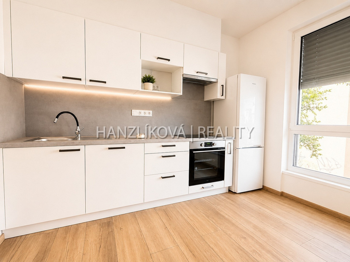 Pronájem bytu 1+kk 24 m² – fotografie 3