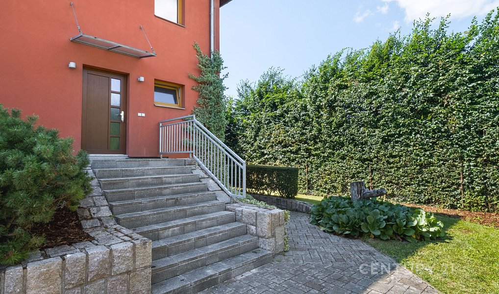 Pronájem domu 210 m² s pozemkem 1 586 m², Mukařov – náhled fotky 5