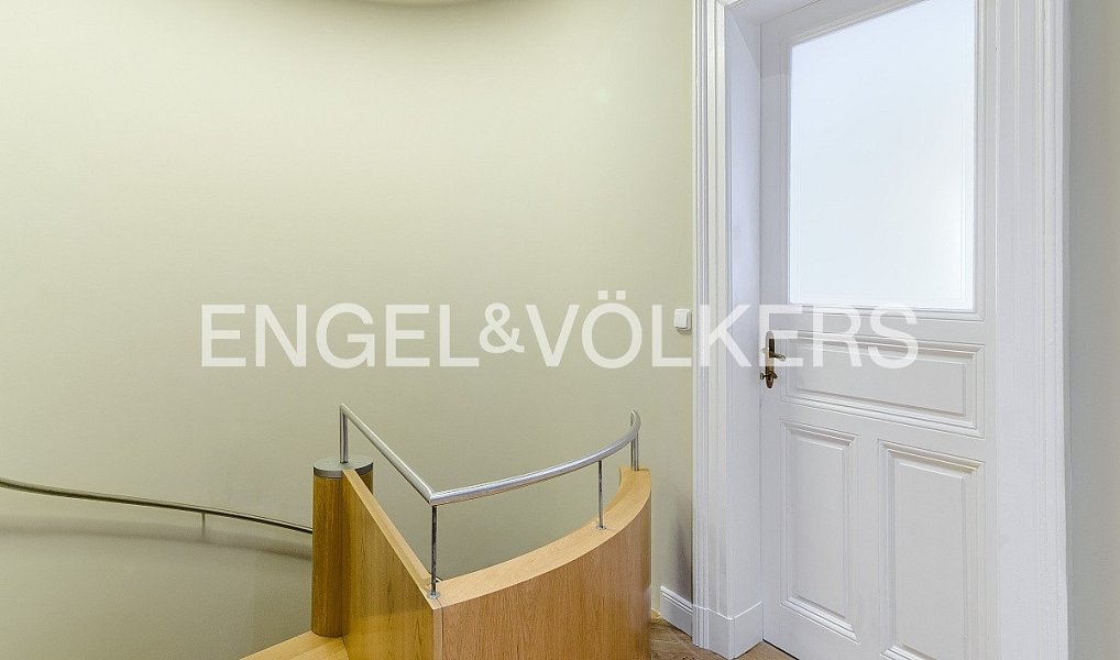 Pronájem bytu 6+kk 285 m², Praha – náhled fotky 14