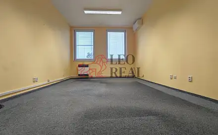 Pronájem kanceláře 71 m², Chvalovická, Pečky, okres Kolín