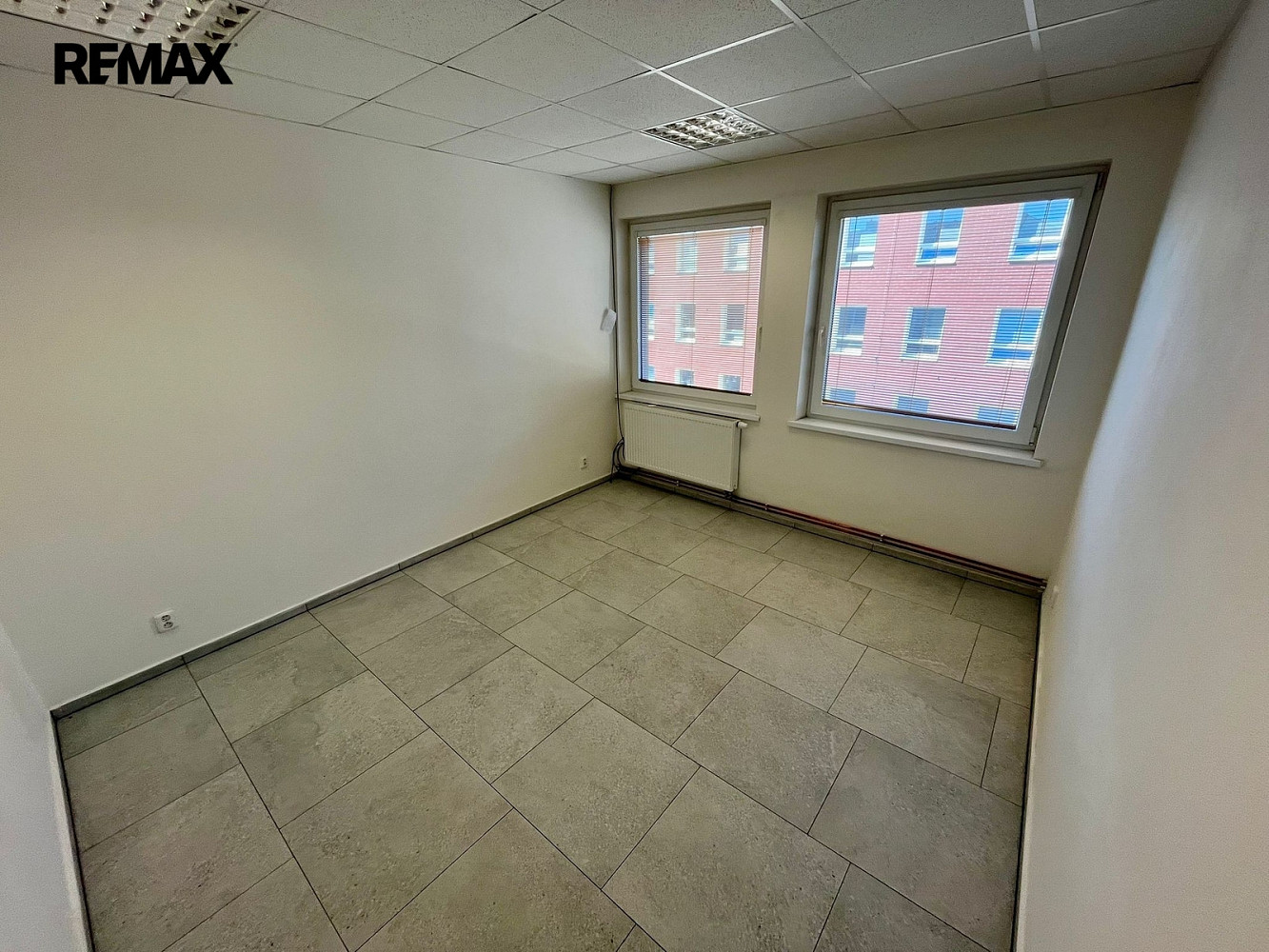 Pronájem kanceláře 13 m² – fotografie 3