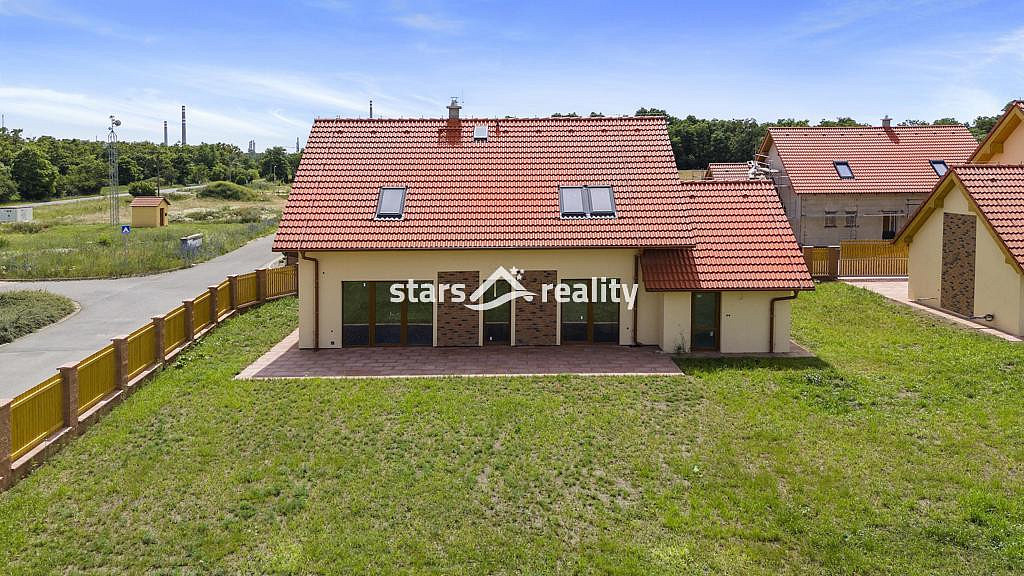 Prodej domu 179 m² s pozemkem 676 m² — photo 2