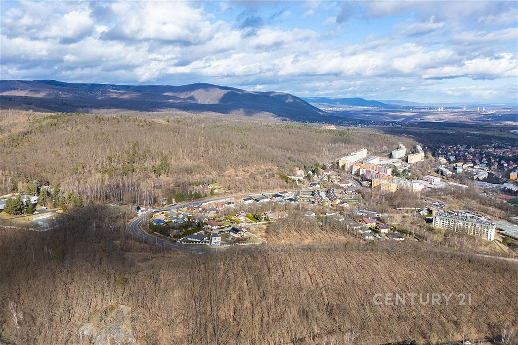 Prodej stavebního pozemku 1 676 m² – další