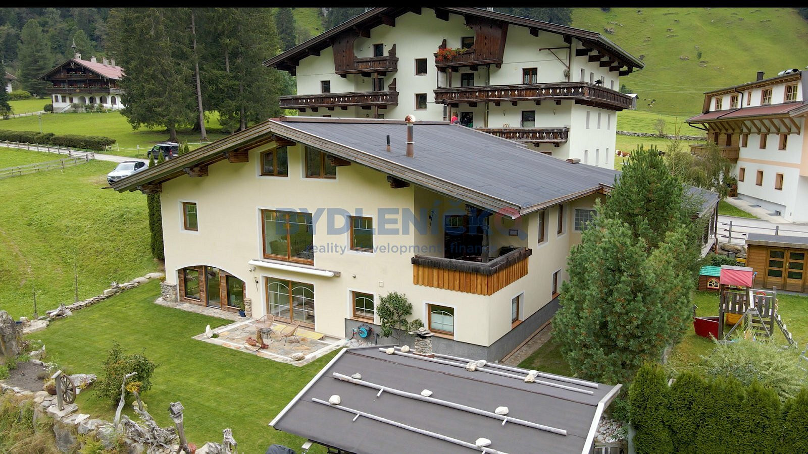 Prodej domu 550 m² s pozemkem 751 m² — photo 2
