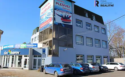 Pronájem kanceláře 270 m²