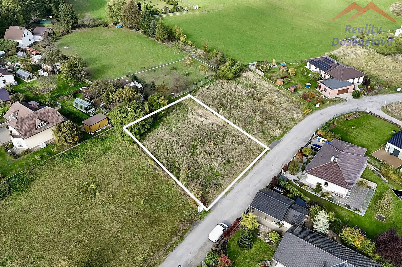 Prodej stavebního pozemku 1 255 m²