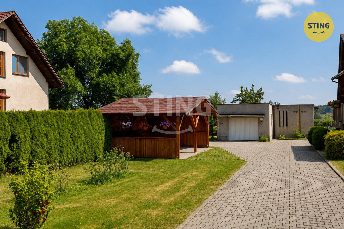 Prodej domu 230 m² s pozemkem 1 129 m² – fotografie 2