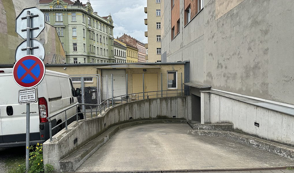 Prodej garážového stání o různých velikostech brno hybešova - vodni — photo 2
