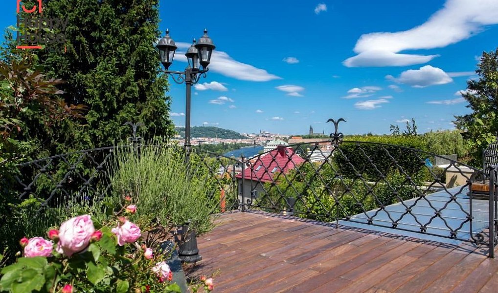 Pronájem domu 240 m² s pozemkem 820 m², Praha – náhled fotky 2