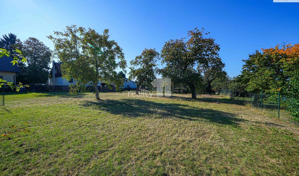 Prodej stavebního pozemku 2 231 m², Jesenice – náhled fotky 2