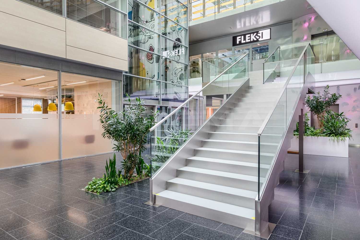 Pronájem kanceláře 743 m² – fotografie 4