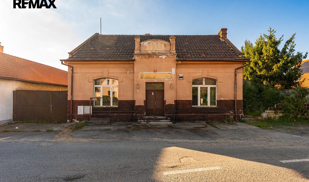 Prodej domu 350 m² s pozemkem 892 m², Tišice – náhled fotky 3