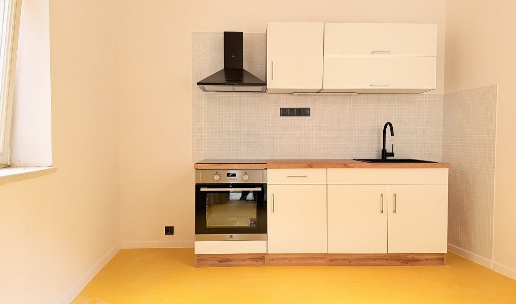 Pronájem bytu 3+1 72 m², Plzeň – náhled fotky 2