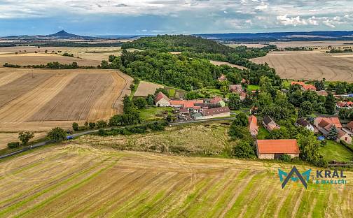 Prodej stavebního pozemku 2 077 m², Děčany - Semeč, okres Litoměřice