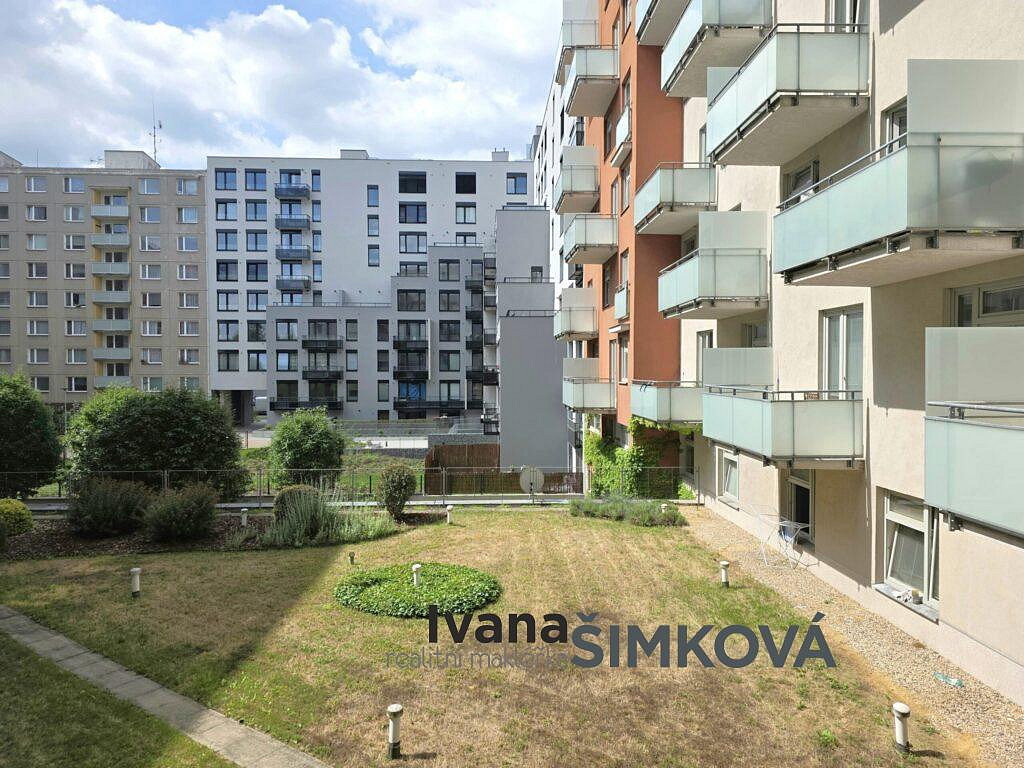 Pronájem bytu 1+kk 32 m² — photo 2