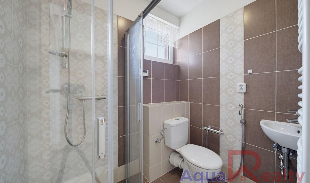 Prodej domu 206 m² s pozemkem 907 m², Nová Role – náhled fotky 8