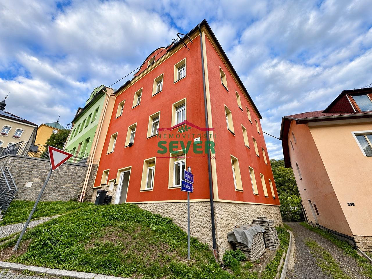 Prodej domu 571 m² s pozemkem 158 m²