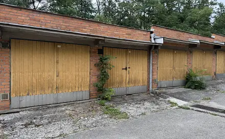 Ihned volná, zděná garáž 17 m2, s elektřinou - ulice Hradská ve Zlíně., Hradská, Zlín