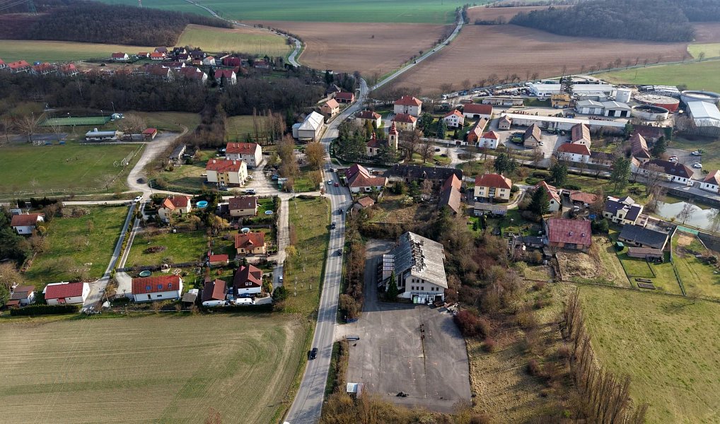 Prodej komerčního pozemku 1 634 m², Mořina – náhled fotky 6