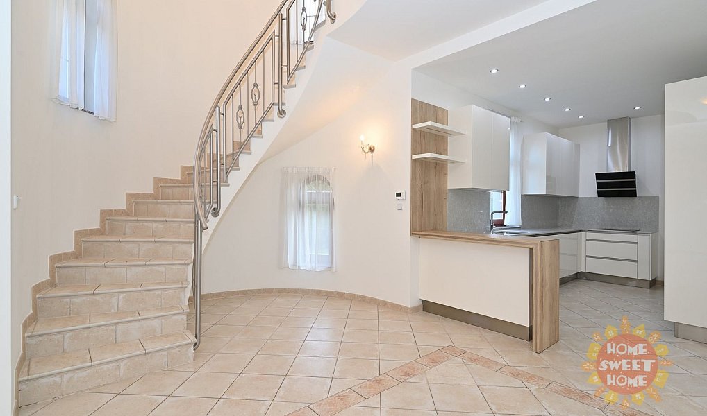 Pronájem domu 243 m² s pozemkem 380 m², Praha – náhled fotky 5