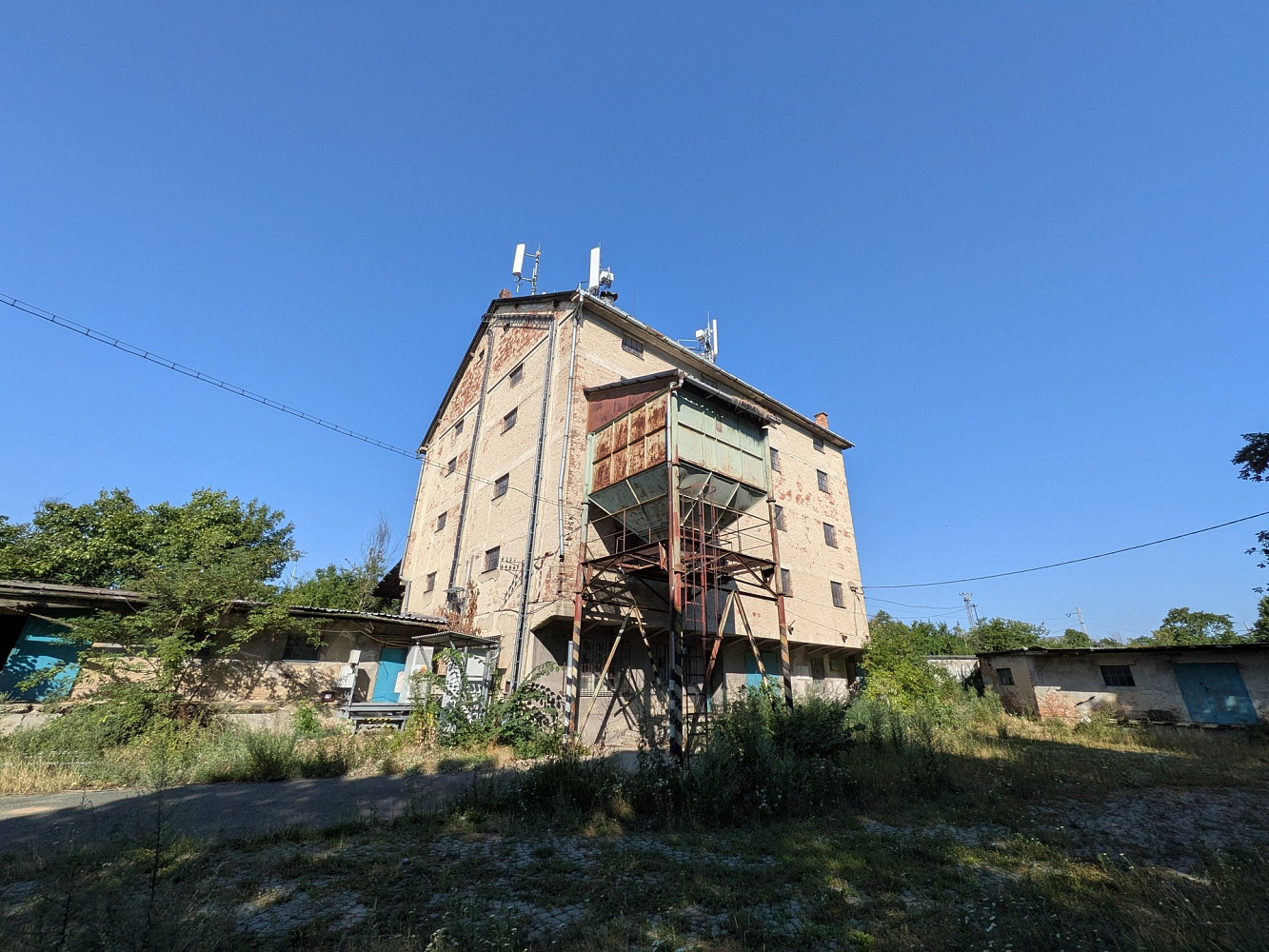 Pronájem skladovacích prostor 1 400 m² – fotografie 2