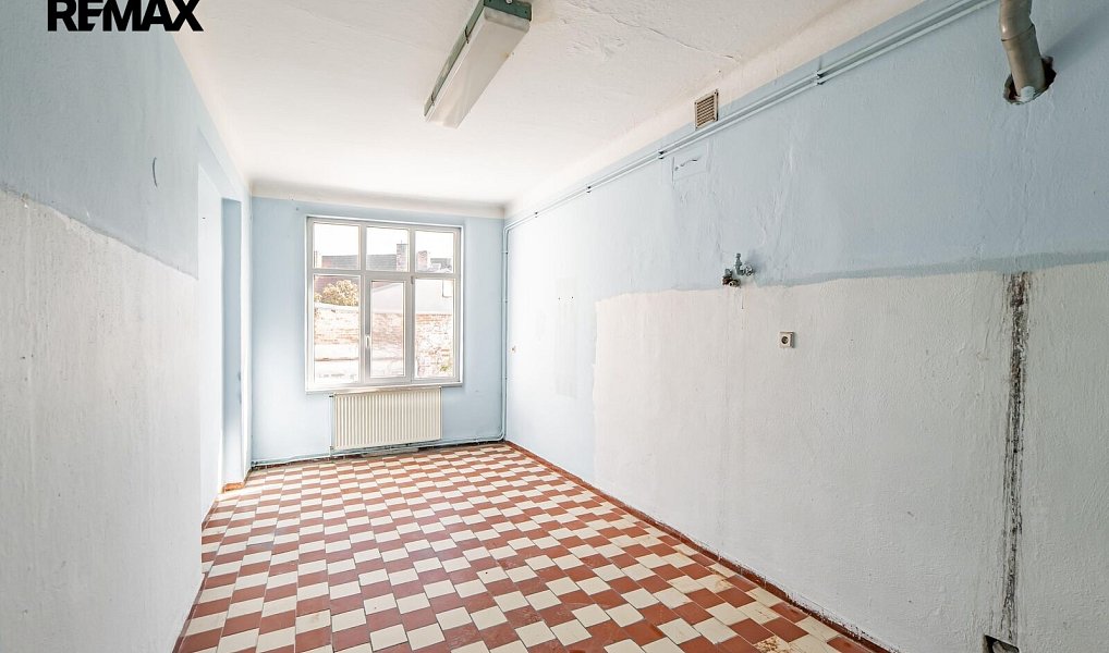 Prodej domu 1 020 m² s pozemkem 518 m², Jindřichův Hradec – náhled fotky 13