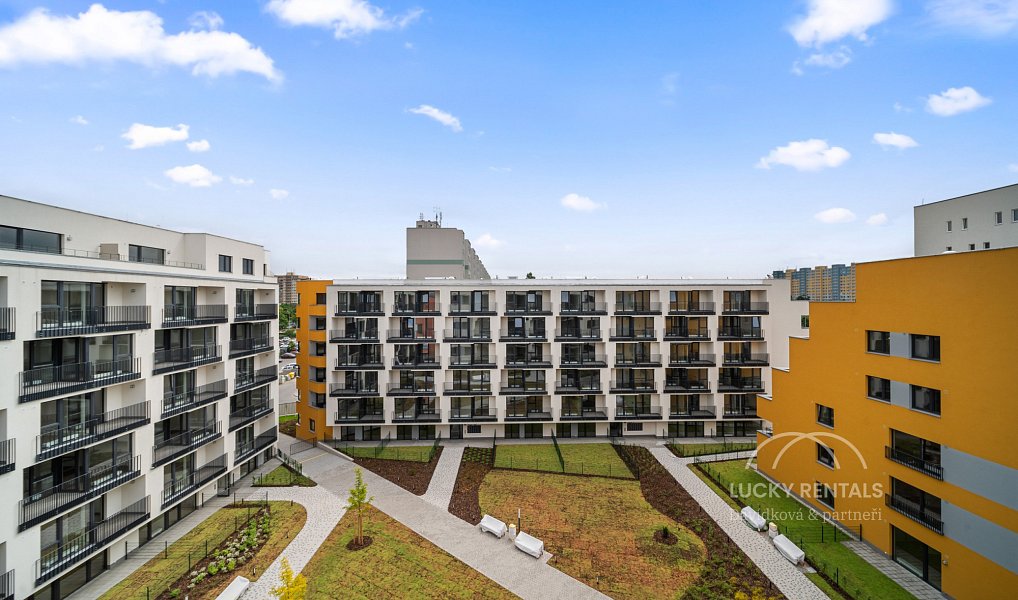 Pronájem bytu 1+kk 31 m², Praha – fotka 1 z 28