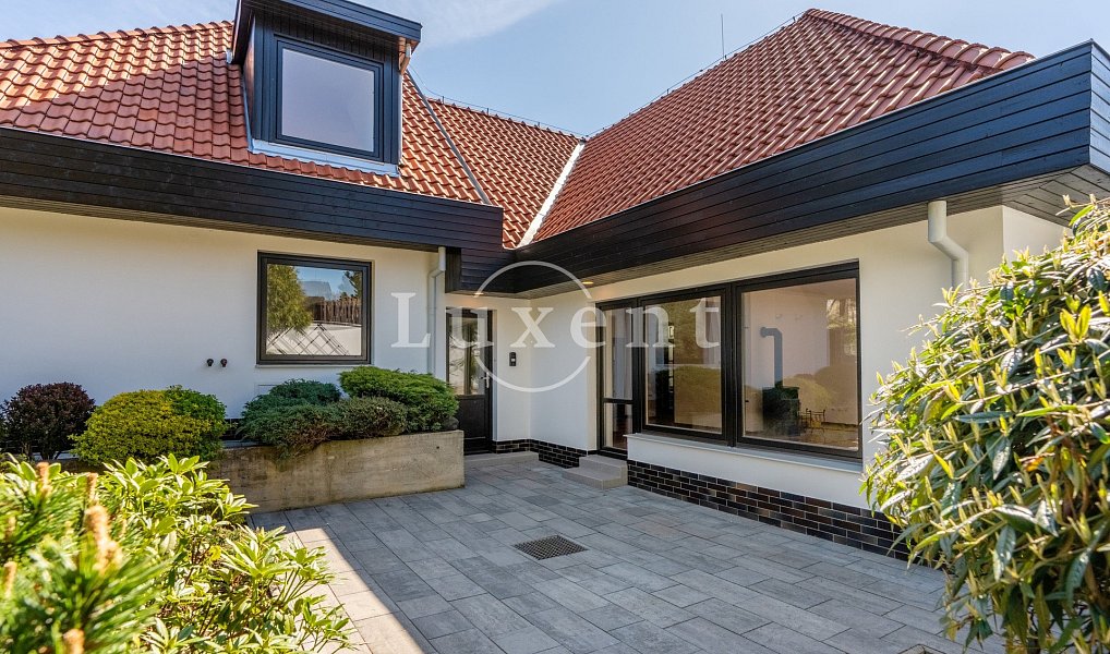 Pronájem domu 417 m² s pozemkem 1 180 m², Praha – náhled fotky 2