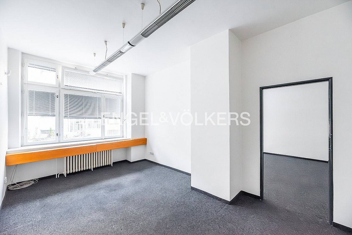 Pronájem kanceláře 40 m² – fotografie 2