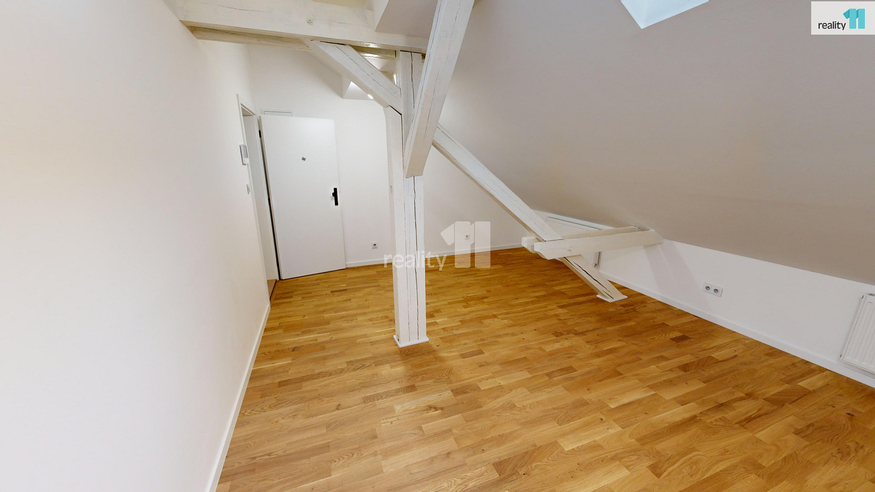Pronájem bytu 2+kk 151 m² — photo 2