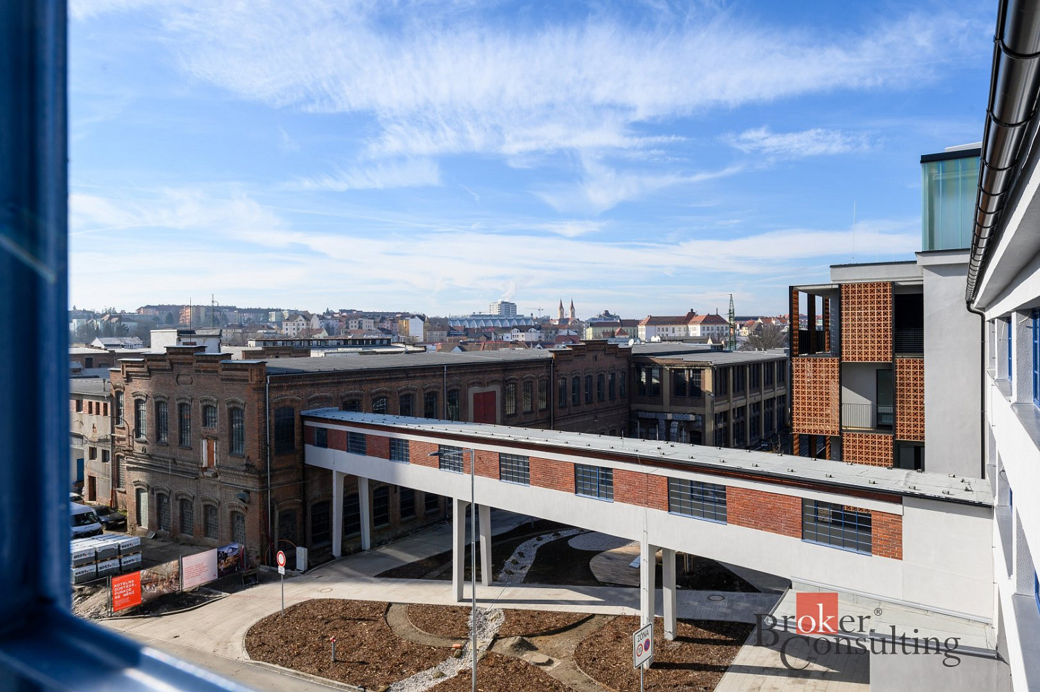 Pronájem kanceláře 219 m² – pohled 2