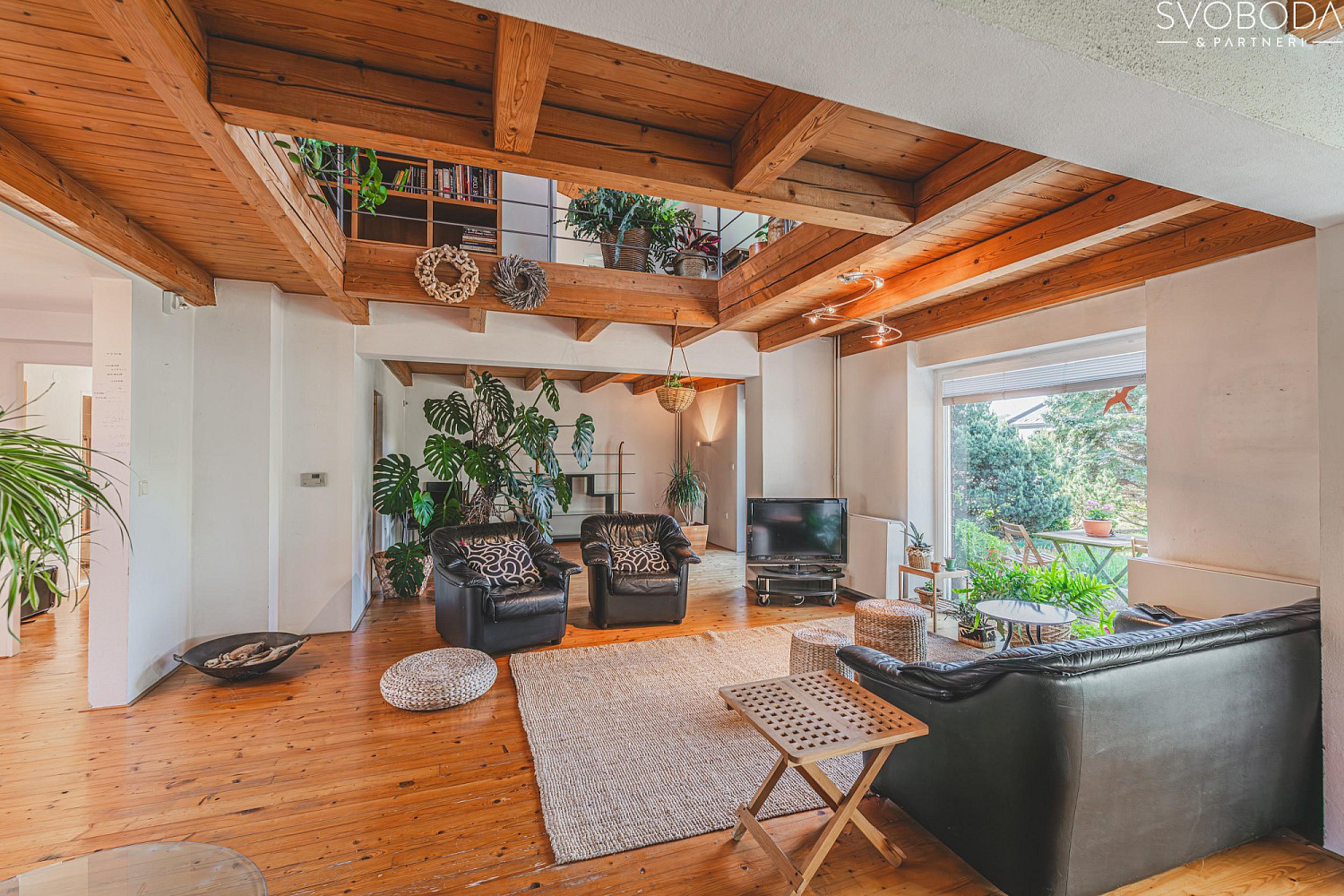 Prodej domu 300 m² s pozemkem 1 176 m² - View 2