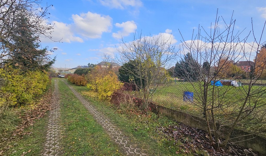 Prodej stavebního pozemku 1 727 m², Polepy – náhled fotky 2