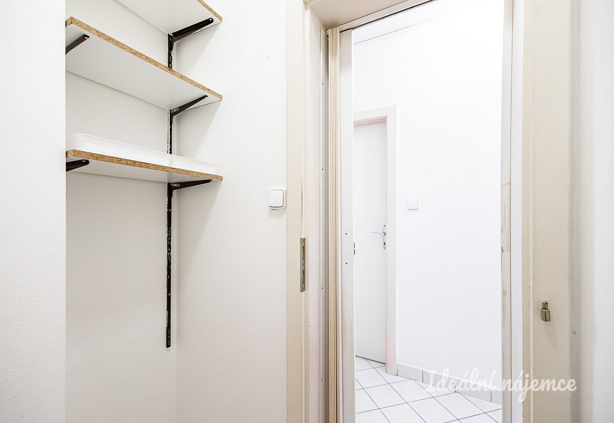 Pronájem bytu 2+kk 68 m² – fotografie 3