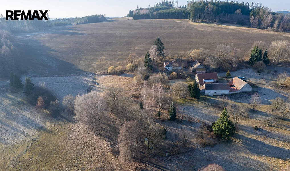 Prodej stavebního pozemku 2 465 m², Votice – fotka 1 z 6