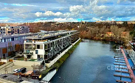 Pronájem kanceláře 598 m²